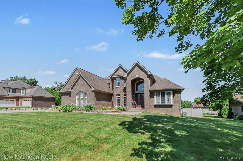 3812 Finch Drive Troy City, MI 48084