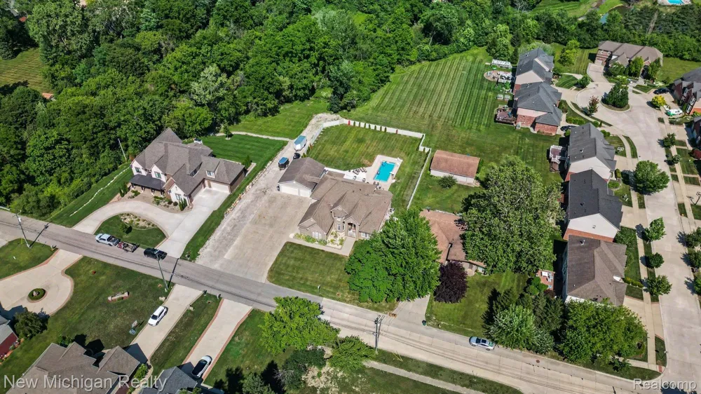 3812 Finch Drive Troy City, MI 48084