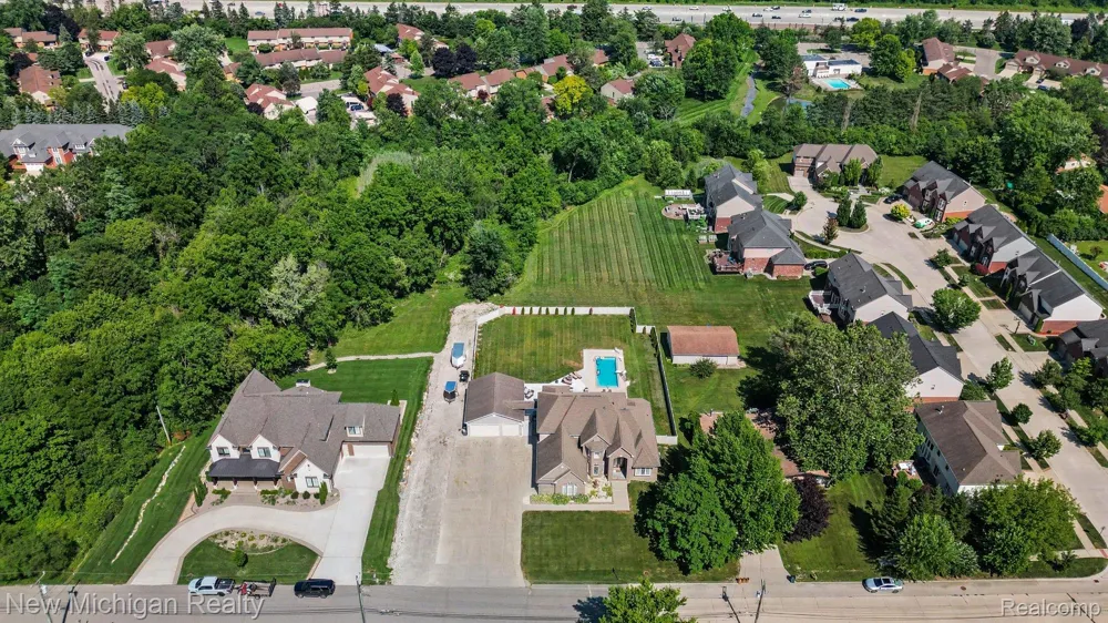 3812 Finch Drive Troy City, MI 48084