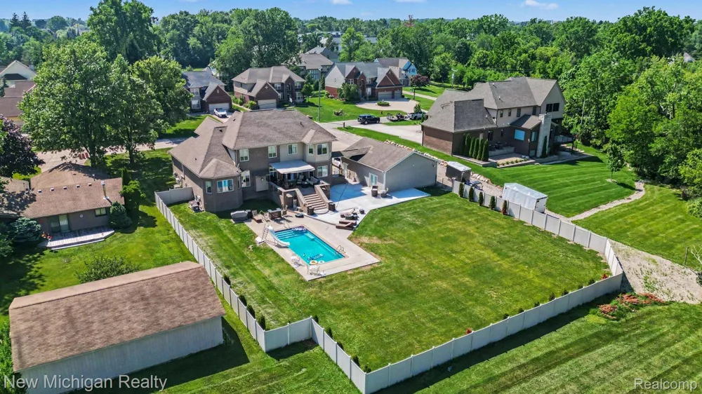 3812 Finch Drive Troy City, MI 48084