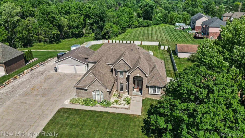 3812 Finch Drive Troy City, MI 48084