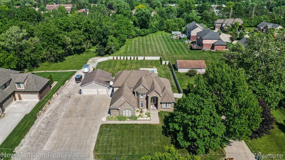 3812 Finch Drive Troy City, MI 48084