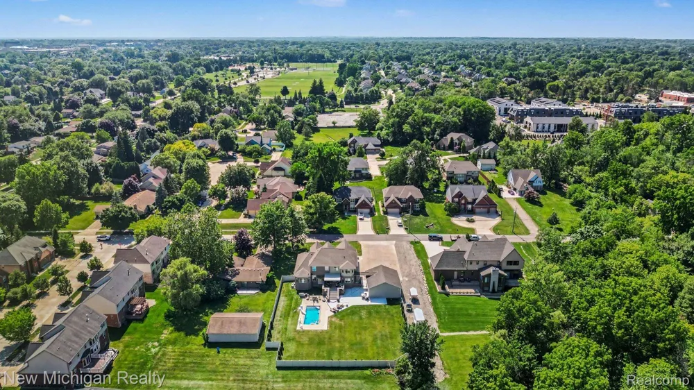 3812 Finch Drive Troy City, MI 48084