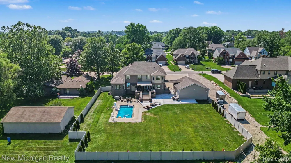 3812 Finch Drive Troy City, MI 48084