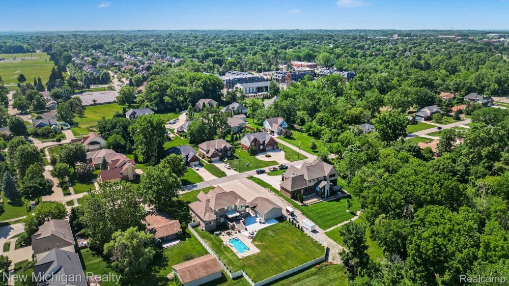 3812 Finch Drive Troy City, MI 48084