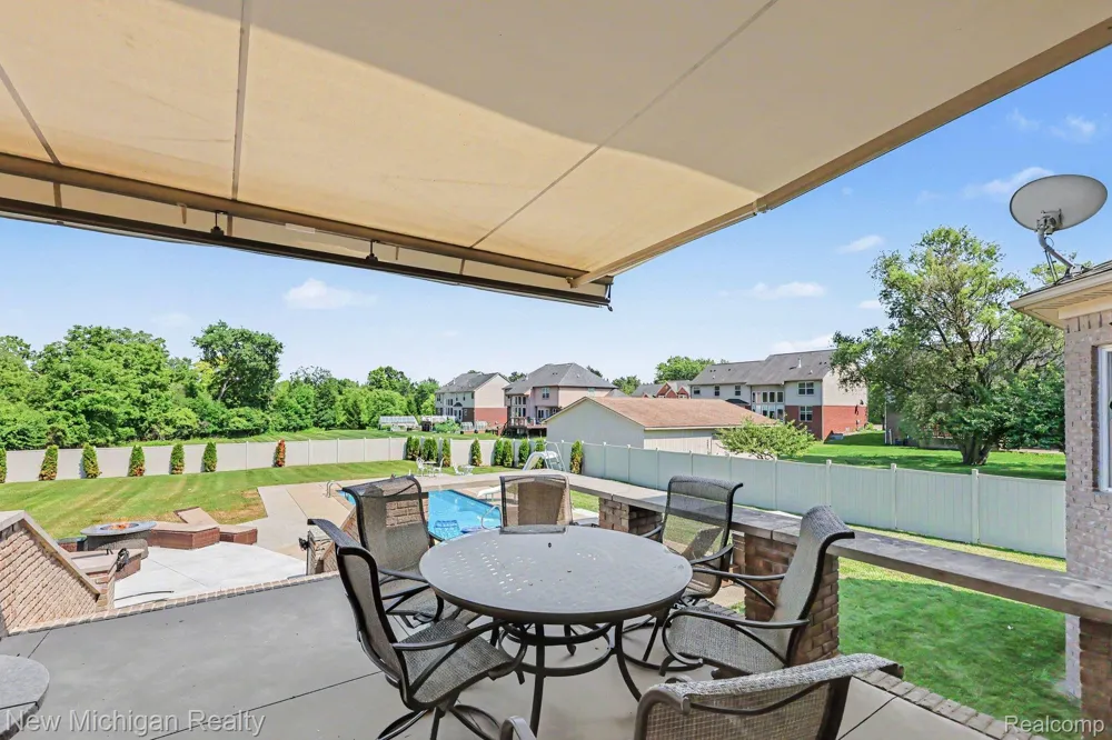 3812 Finch Drive Troy City, MI 48084
