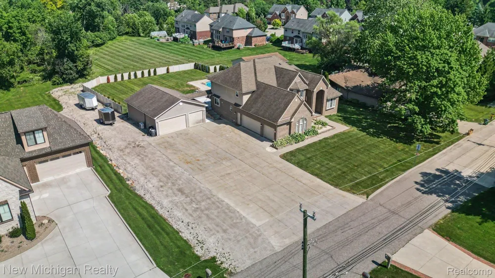 3812 Finch Drive Troy City, MI 48084