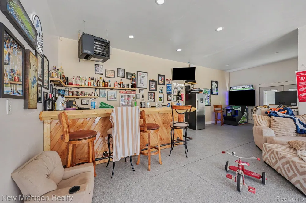 3812 Finch Drive Troy City, MI 48084