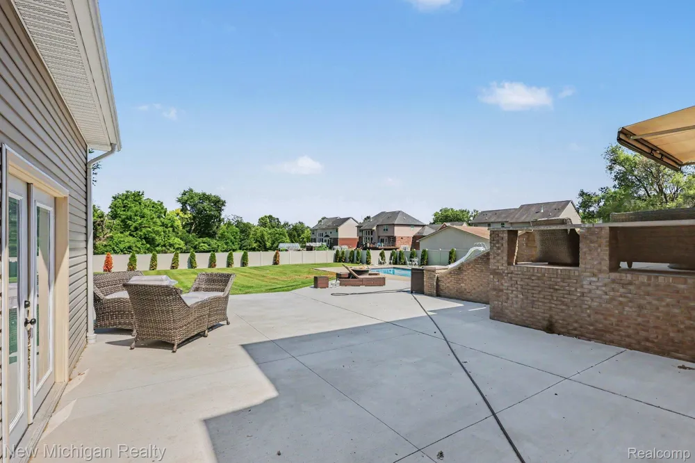 3812 Finch Drive Troy City, MI 48084