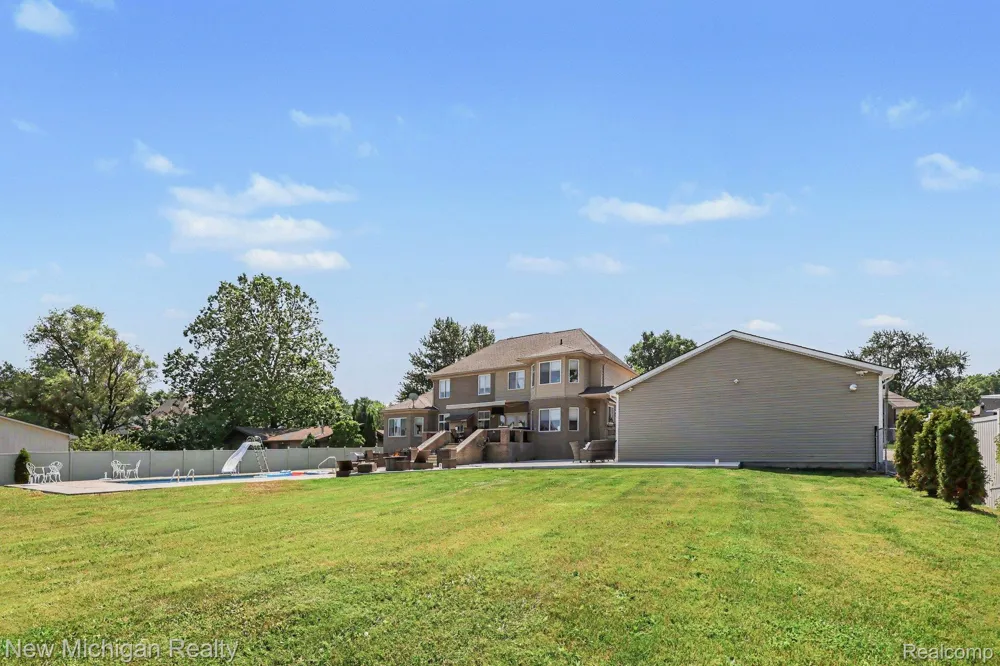 3812 Finch Drive Troy City, MI 48084