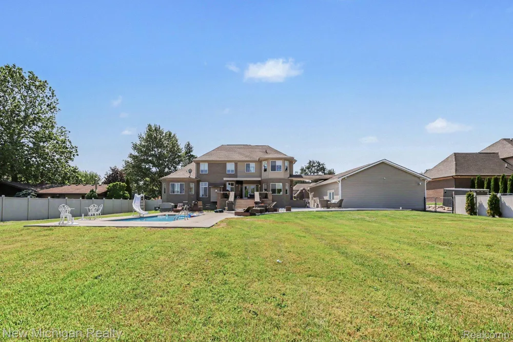 3812 Finch Drive Troy City, MI 48084