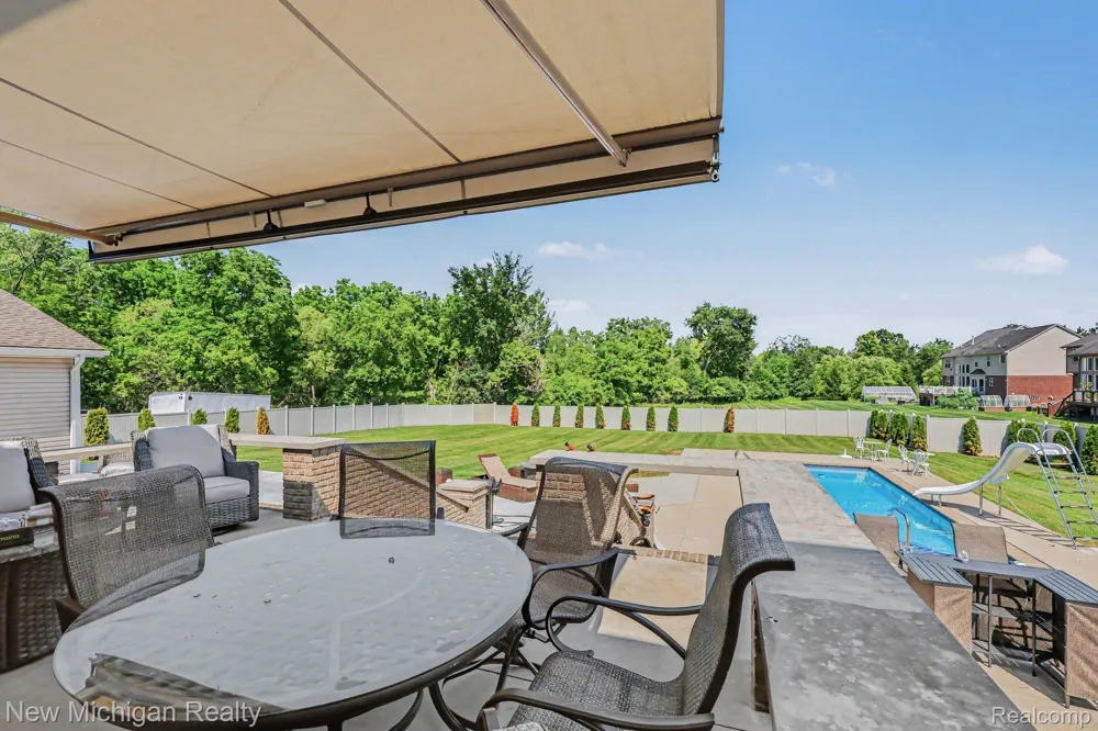 3812 Finch Drive Troy City, MI 48084