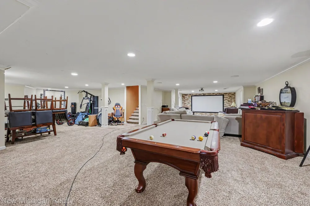 3812 Finch Drive Troy City, MI 48084