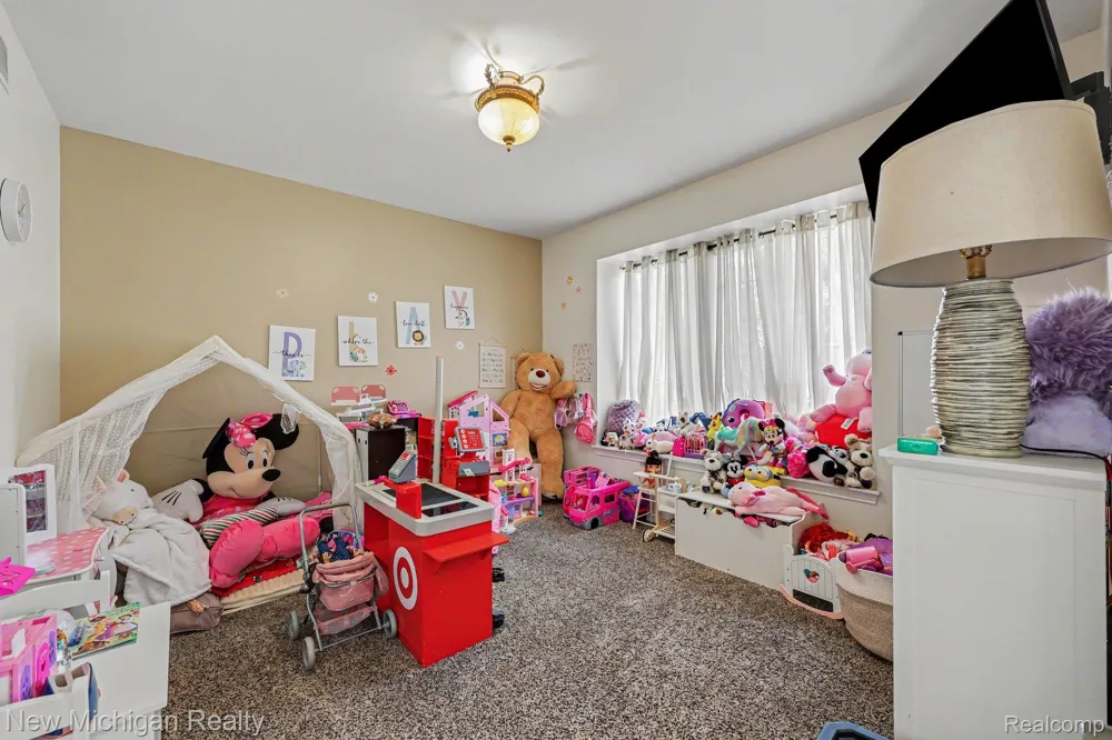 3812 Finch Drive Troy City, MI 48084