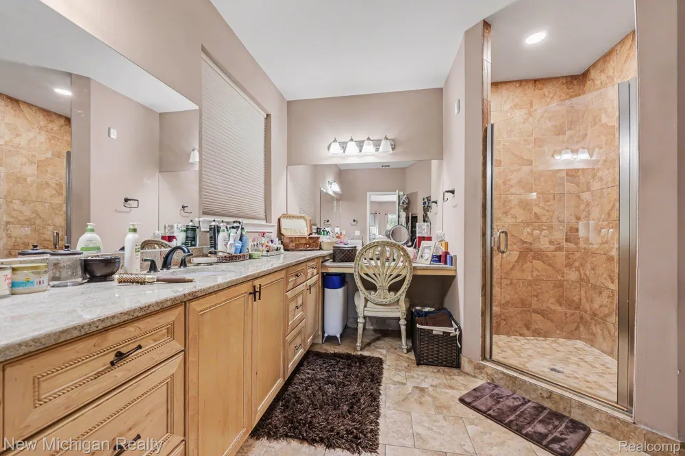 3812 Finch Drive Troy City, MI 48084