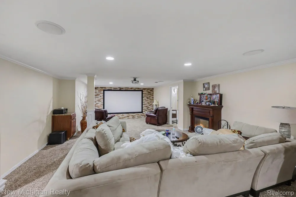 3812 Finch Drive Troy City, MI 48084