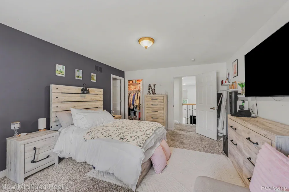3812 Finch Drive Troy City, MI 48084