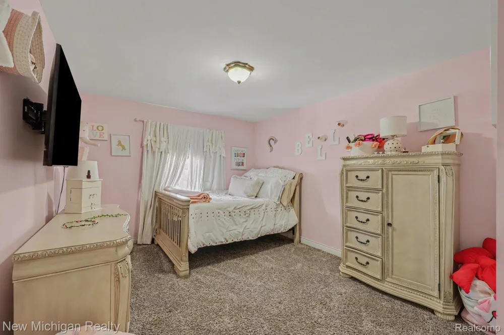 3812 Finch Drive Troy City, MI 48084