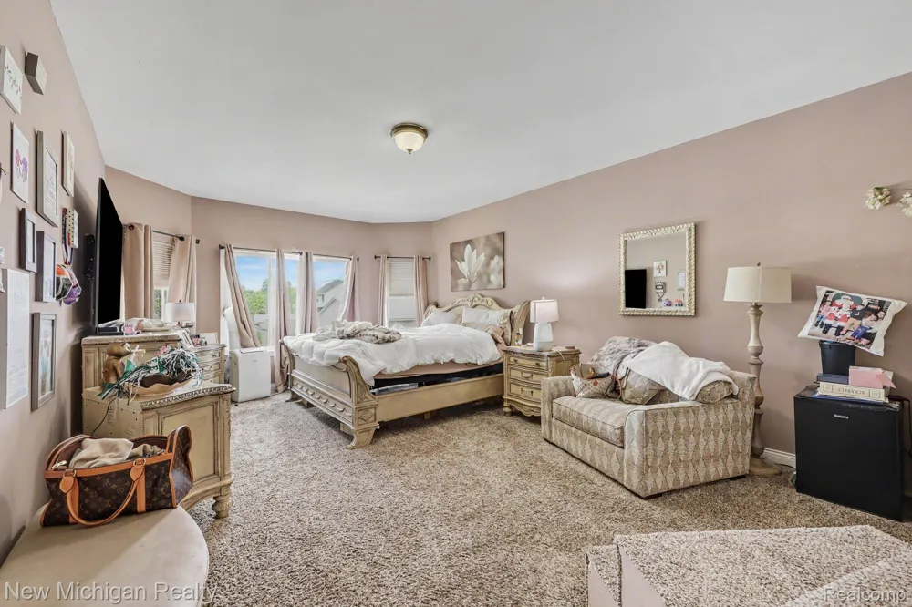 3812 Finch Drive Troy City, MI 48084
