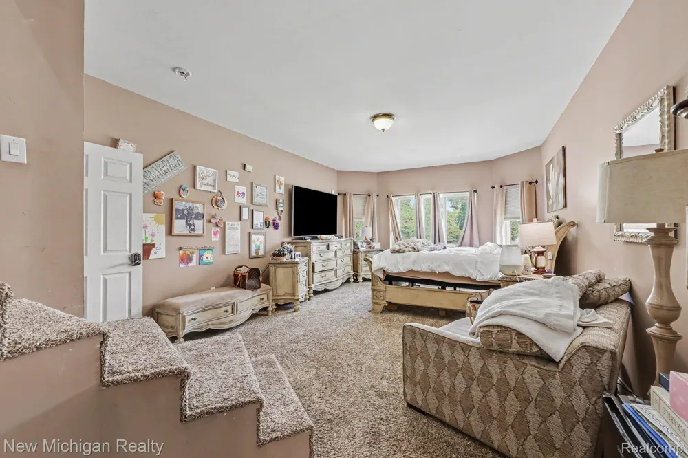 3812 Finch Drive Troy City, MI 48084