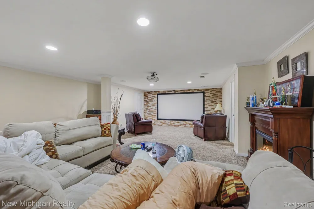 3812 Finch Drive Troy City, MI 48084