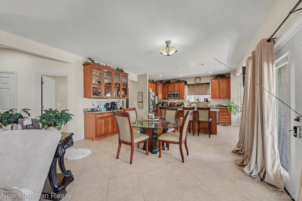 3812 Finch Drive Troy City, MI 48084