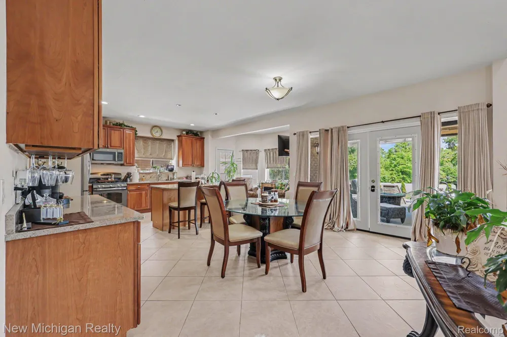 3812 Finch Drive Troy City, MI 48084