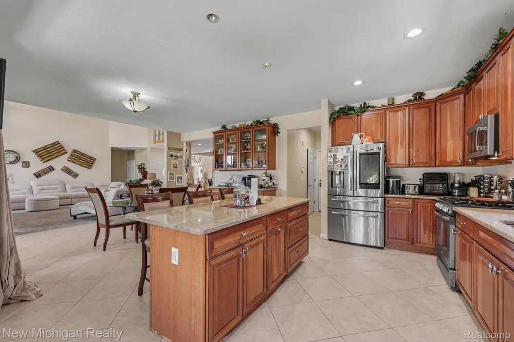 3812 Finch Drive Troy City, MI 48084