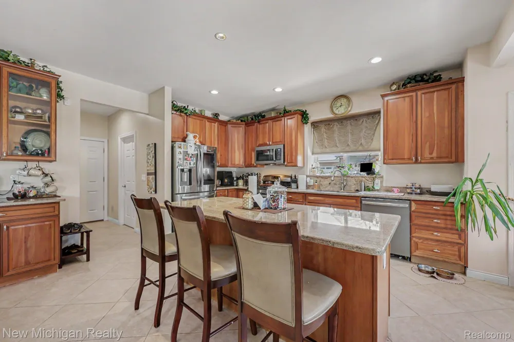 3812 Finch Drive Troy City, MI 48084