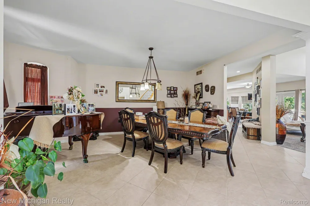 3812 Finch Drive Troy City, MI 48084