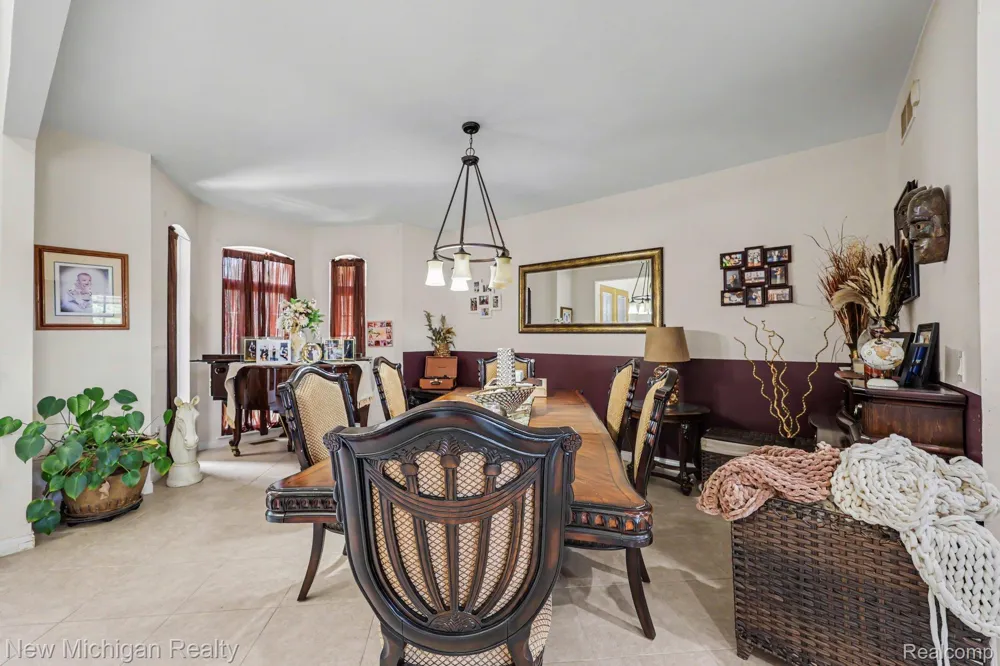 3812 Finch Drive Troy City, MI 48084
