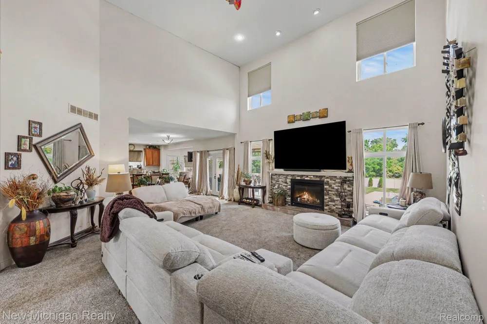 3812 Finch Drive Troy City, MI 48084