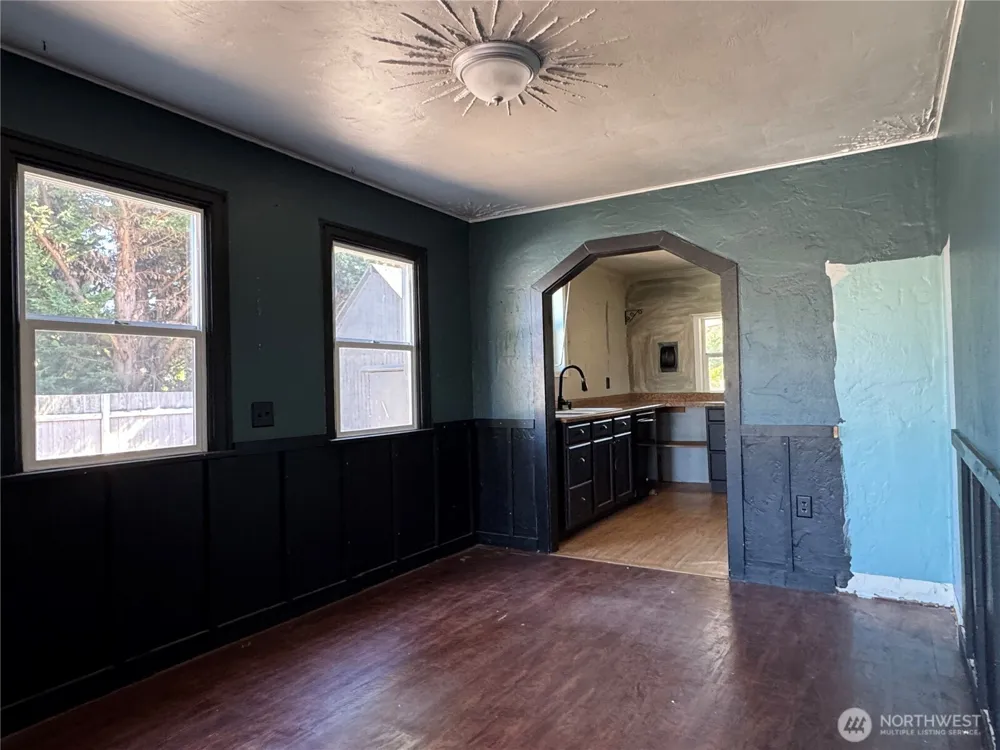 4727 Ocean Beach Highway Longview, WA 98632
