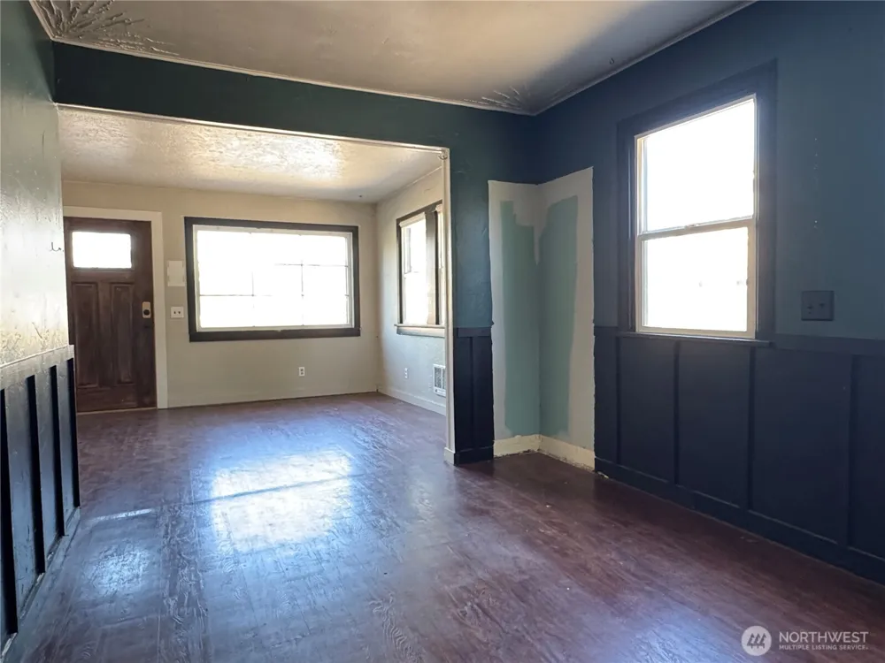 4727 Ocean Beach Highway Longview, WA 98632