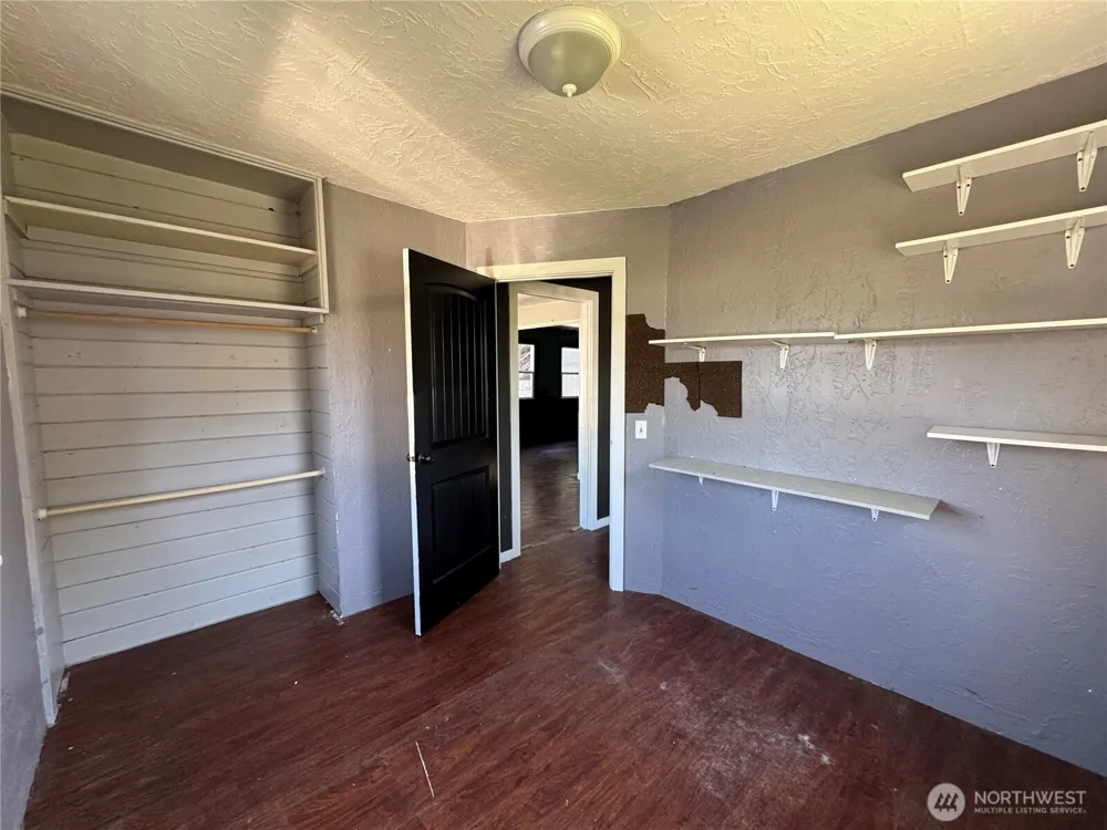 4727 Ocean Beach Highway Longview, WA 98632