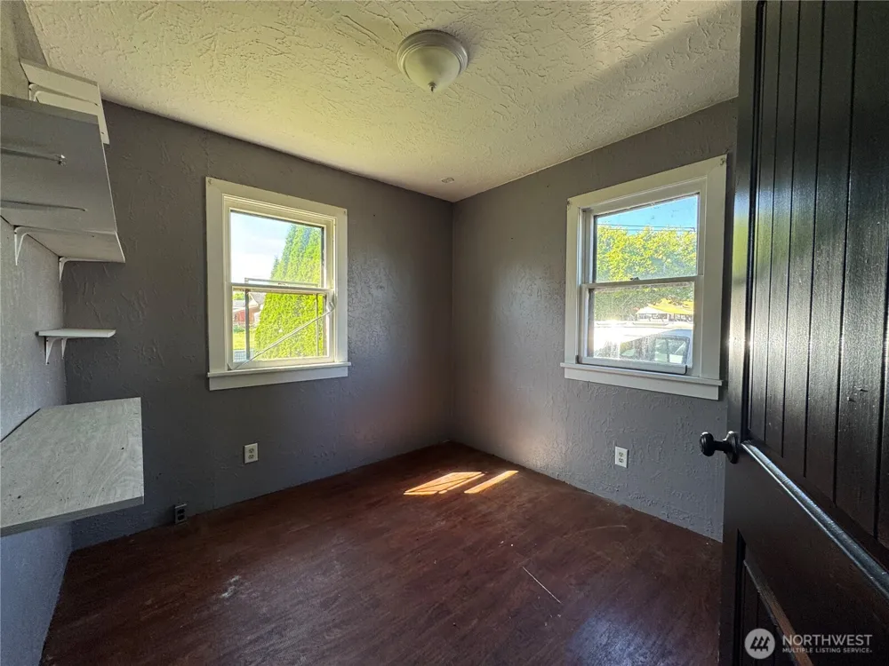 4727 Ocean Beach Highway Longview, WA 98632