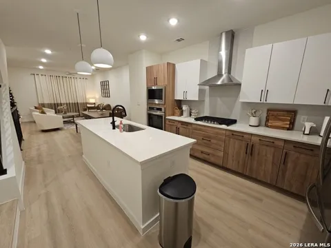 719 E Locust St Unit 3111