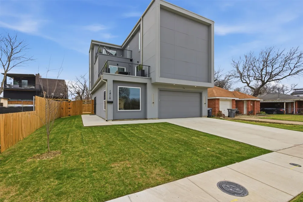 1810 Kraft Street Dallas, TX 75212