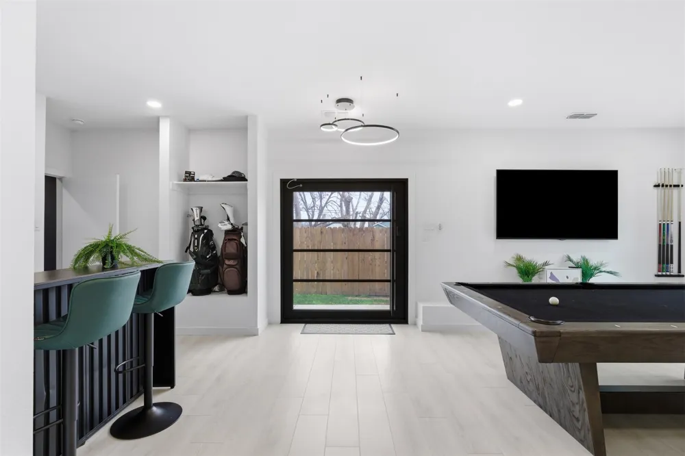 1810 Kraft Street Dallas, TX 75212