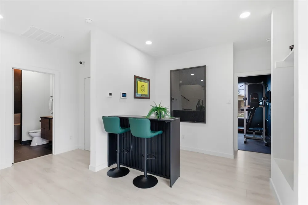 1810 Kraft Street Dallas, TX 75212