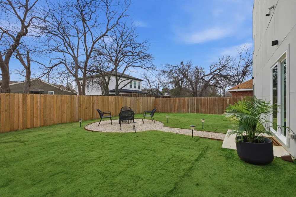 1810 Kraft Street Dallas, TX 75212
