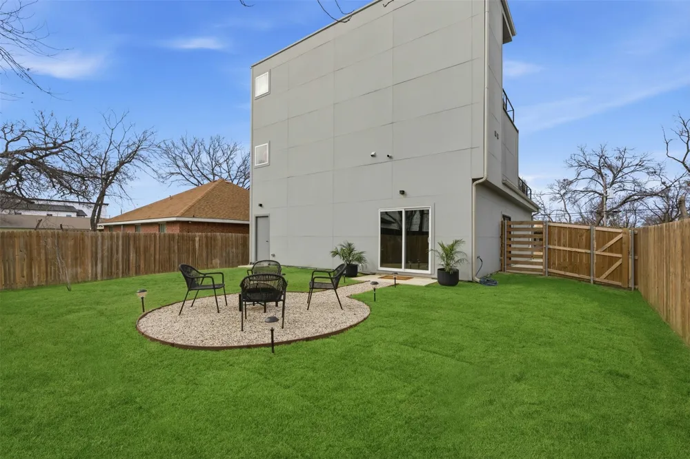 1810 Kraft Street Dallas, TX 75212