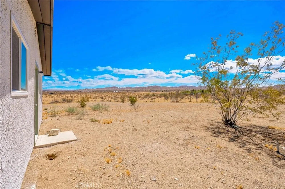 2670 Sage Avenue Landers, CA 92285