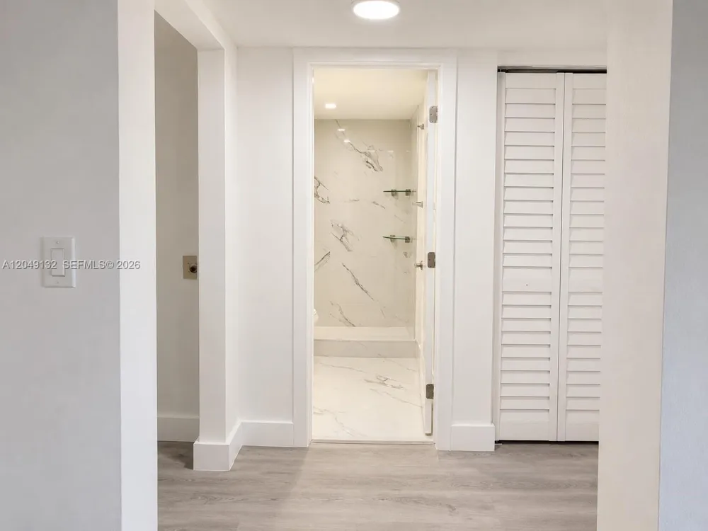6175 W 20th Ave #306 Hialeah, FL 33012
