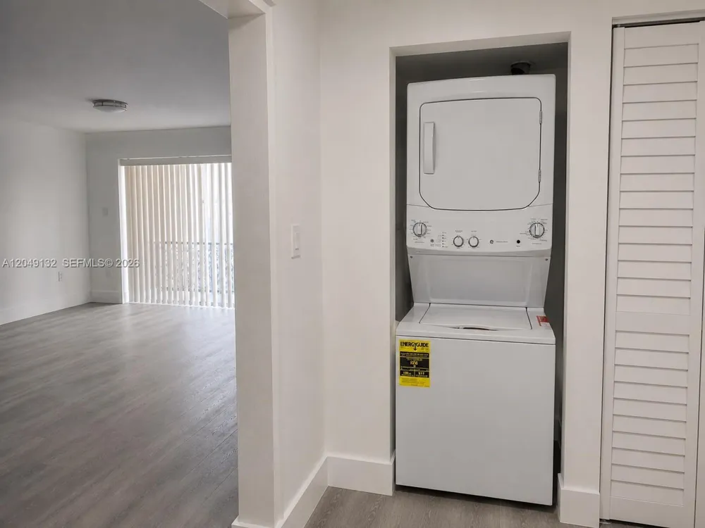 6175 W 20th Ave #306 Hialeah, FL 33012