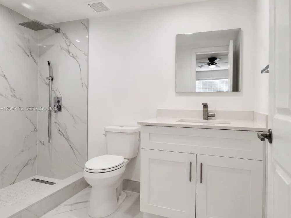 6175 W 20th Ave #306 Hialeah, FL 33012