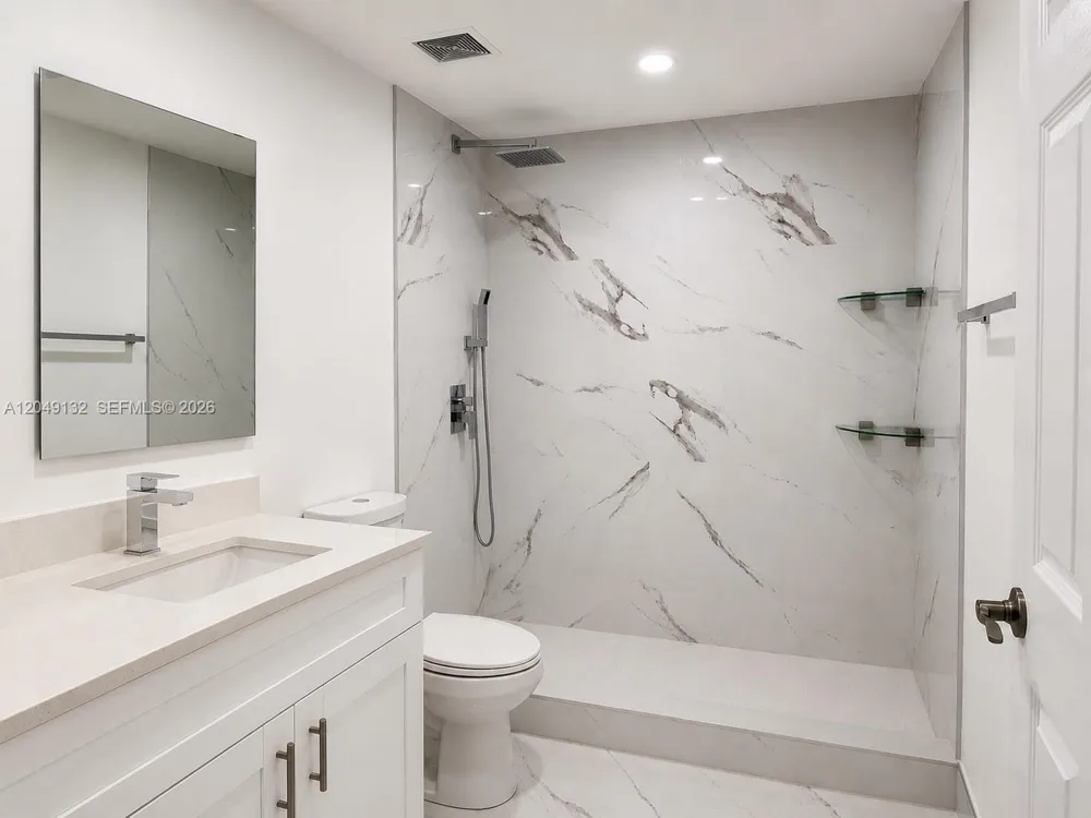 6175 W 20th Ave #306 Hialeah, FL 33012