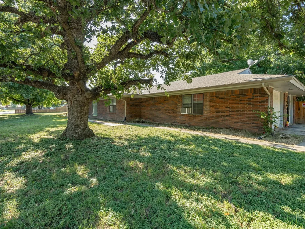 901 Pebble Street Bowie, TX 76230