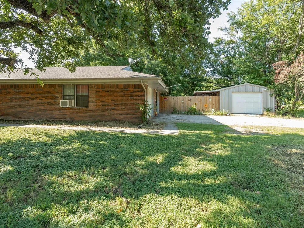 901 Pebble Street Bowie, TX 76230