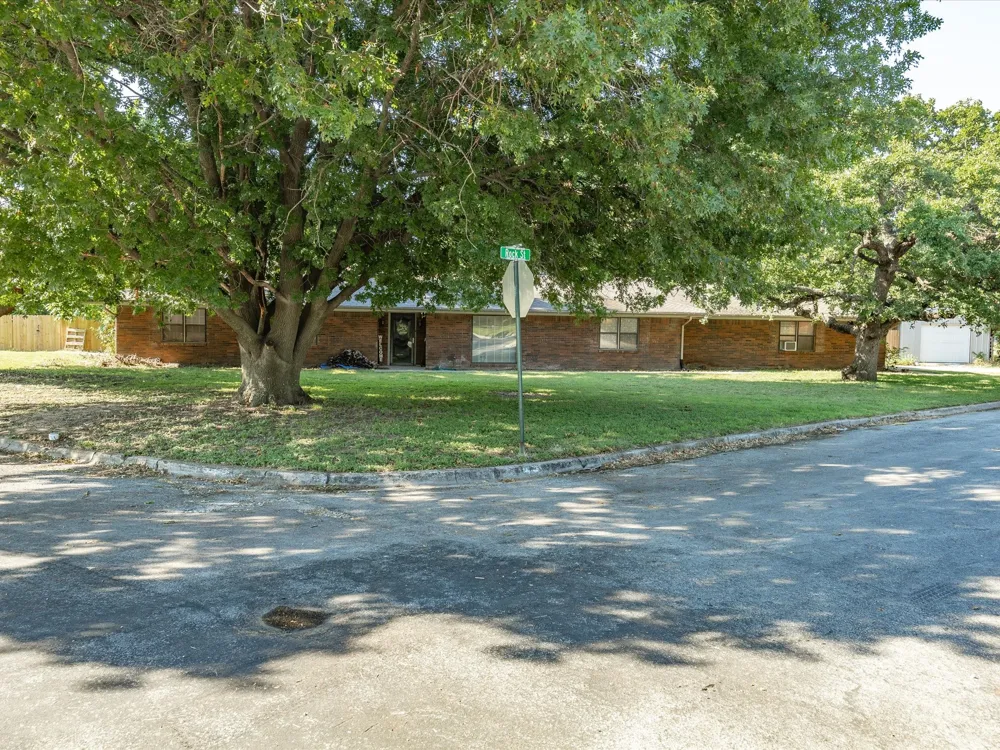 901 Pebble Street Bowie, TX 76230